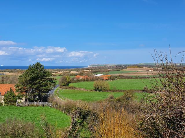 La campagne verdoyante entre terre et mer