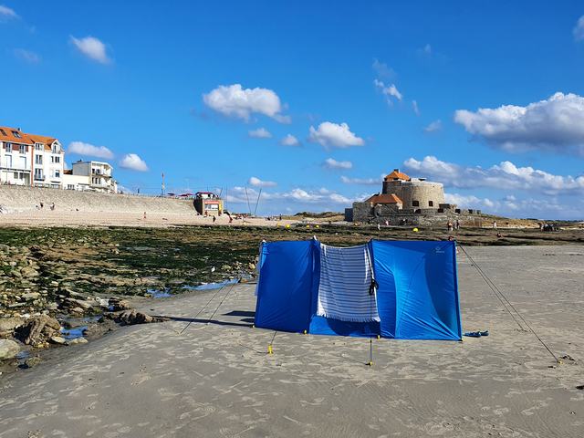 Une journée de plage au pied du fort